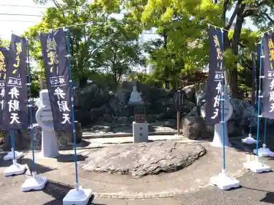 總社 和田八幡宮の{uncategorized: "未分類", other: "その他", undefined: "問題あり", building: "その他建物", grave: "お墓", sacred_gate: "鳥居", guardian: "狛犬", statue: "像", buddha: "仏像", history: "歴史", nature: "自然", garden: "庭園", animal: "動物", pagoda: "塔", temizu: "手水舎", mountain_gate: "山門・神門", sanctuary: "本殿・本堂", subordinate: "末社・摂社", art: "芸術", scenery: "景色", jizo: "地蔵", ema: "絵馬", goshuin: "御朱印", omikuji: "おみくじ", items: "授与品その他", amulet: "お守り", goshuincho: "御朱印帳", eats: "食事", festival: "お祭り", votive_dance: "神楽", shichigosan: "七五三参", wedding: "結婚式", experience: "体験その他", initially: "初詣", around: "周辺", anti_infection: "感染症対策"}