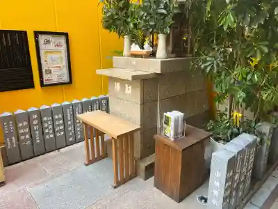 銀座三宅宮の{uncategorized: "未分類", other: "その他", undefined: "問題あり", building: "その他建物", grave: "お墓", sacred_gate: "鳥居", guardian: "狛犬", statue: "像", buddha: "仏像", history: "歴史", nature: "自然", garden: "庭園", animal: "動物", pagoda: "塔", temizu: "手水舎", mountain_gate: "山門・神門", sanctuary: "本殿・本堂", subordinate: "末社・摂社", art: "芸術", scenery: "景色", jizo: "地蔵", ema: "絵馬", goshuin: "御朱印", omikuji: "おみくじ", items: "授与品その他", amulet: "お守り", goshuincho: "御朱印帳", eats: "食事", festival: "お祭り", votive_dance: "神楽", shichigosan: "七五三参", wedding: "結婚式", experience: "体験その他", initially: "初詣", around: "周辺", anti_infection: "感染症対策"}