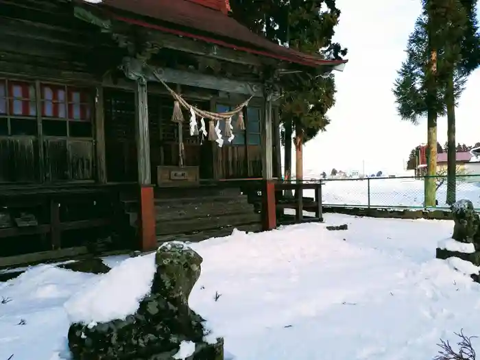 新山神社の本殿