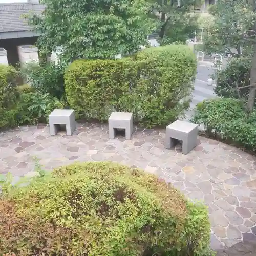 蔵稲荷大明神の庭園