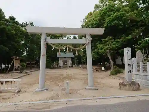 白山神社（狩宿）の鳥居