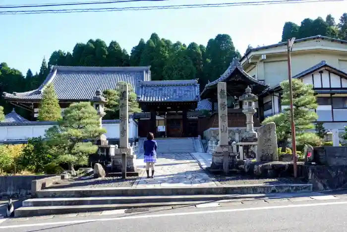 渓雲寺の山門