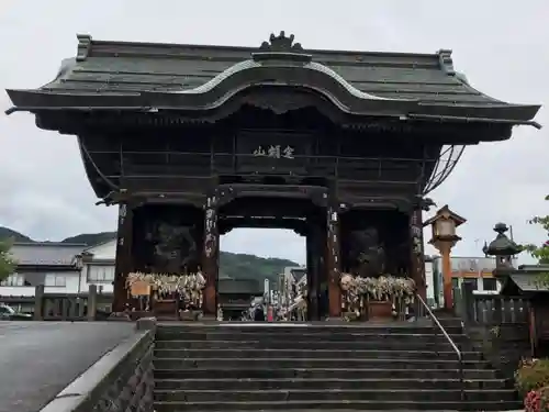 善光寺大勧進の山門