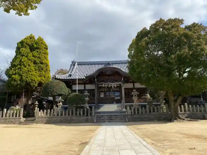 室津八幡神社の{uncategorized: "未分類", other: "その他", undefined: "問題あり", building: "その他建物", grave: "お墓", sacred_gate: "鳥居", guardian: "狛犬", statue: "像", buddha: "仏像", history: "歴史", nature: "自然", garden: "庭園", animal: "動物", pagoda: "塔", temizu: "手水舎", mountain_gate: "山門・神門", sanctuary: "本殿・本堂", subordinate: "末社・摂社", art: "芸術", scenery: "景色", jizo: "地蔵", ema: "絵馬", goshuin: "御朱印", omikuji: "おみくじ", items: "授与品その他", amulet: "お守り", goshuincho: "御朱印帳", eats: "食事", festival: "お祭り", votive_dance: "神楽", shichigosan: "七五三参", wedding: "結婚式", experience: "体験その他", initially: "初詣", around: "周辺", anti_infection: "感染症対策"}
