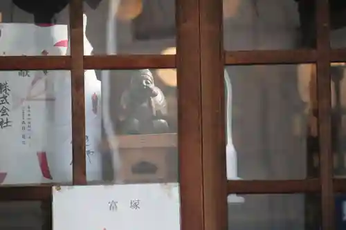 椙森神社の像