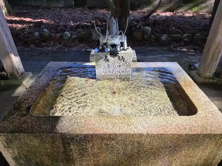 雄山神社中宮祈願殿の{uncategorized: "未分類", other: "その他", undefined: "問題あり", building: "その他建物", grave: "お墓", sacred_gate: "鳥居", guardian: "狛犬", statue: "像", buddha: "仏像", history: "歴史", nature: "自然", garden: "庭園", animal: "動物", pagoda: "塔", temizu: "手水舎", mountain_gate: "山門・神門", sanctuary: "本殿・本堂", subordinate: "末社・摂社", art: "芸術", scenery: "景色", jizo: "地蔵", ema: "絵馬", goshuin: "御朱印", omikuji: "おみくじ", items: "授与品その他", amulet: "お守り", goshuincho: "御朱印帳", eats: "食事", festival: "お祭り", votive_dance: "神楽", shichigosan: "七五三参", wedding: "結婚式", experience: "体験その他", initially: "初詣", around: "周辺", anti_infection: "感染症対策"}