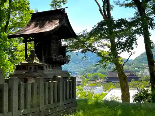 健御名方富命彦神別神社の景色