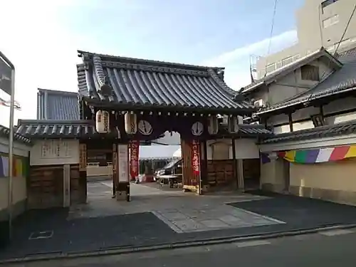 上徳寺の山門