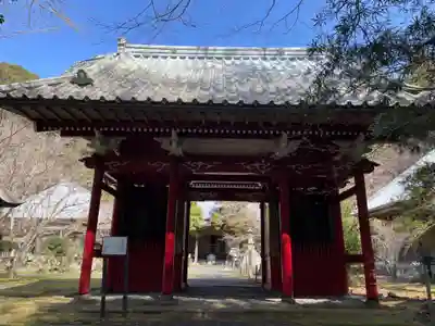 真野寺の山門・神門