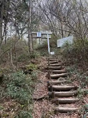 石鎚神社 中宮 成就社の{uncategorized: "未分類", other: "その他", undefined: "問題あり", building: "その他建物", grave: "お墓", sacred_gate: "鳥居", guardian: "狛犬", statue: "像", buddha: "仏像", history: "歴史", nature: "自然", garden: "庭園", animal: "動物", pagoda: "塔", temizu: "手水舎", mountain_gate: "山門・神門", sanctuary: "本殿・本堂", subordinate: "末社・摂社", art: "芸術", scenery: "景色", jizo: "地蔵", ema: "絵馬", goshuin: "御朱印", omikuji: "おみくじ", items: "授与品その他", amulet: "お守り", goshuincho: "御朱印帳", eats: "食事", festival: "お祭り", votive_dance: "神楽", shichigosan: "七五三参", wedding: "結婚式", experience: "体験その他", initially: "初詣", around: "周辺", anti_infection: "感染症対策"}
