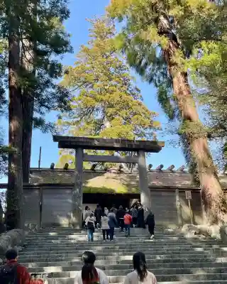 伊勢神宮内宮（皇大神宮）の{uncategorized: "未分類", other: "その他", undefined: "問題あり", building: "その他建物", grave: "お墓", sacred_gate: "鳥居", guardian: "狛犬", statue: "像", buddha: "仏像", history: "歴史", nature: "自然", garden: "庭園", animal: "動物", pagoda: "塔", temizu: "手水舎", mountain_gate: "山門・神門", sanctuary: "本殿・本堂", subordinate: "末社・摂社", art: "芸術", scenery: "景色", jizo: "地蔵", ema: "絵馬", goshuin: "御朱印", omikuji: "おみくじ", items: "授与品その他", amulet: "お守り", goshuincho: "御朱印帳", eats: "食事", festival: "お祭り", votive_dance: "神楽", shichigosan: "七五三参", wedding: "結婚式", experience: "体験その他", initially: "初詣", around: "周辺", anti_infection: "感染症対策"}