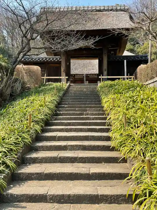 横浜 西方寺の山門・神門