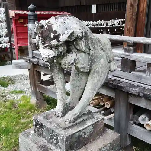 霊丘神社の狛犬