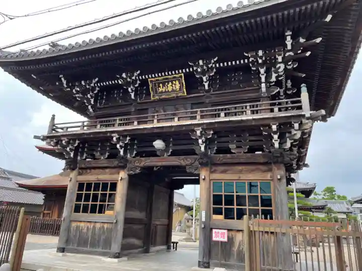 観音寺の山門・神門