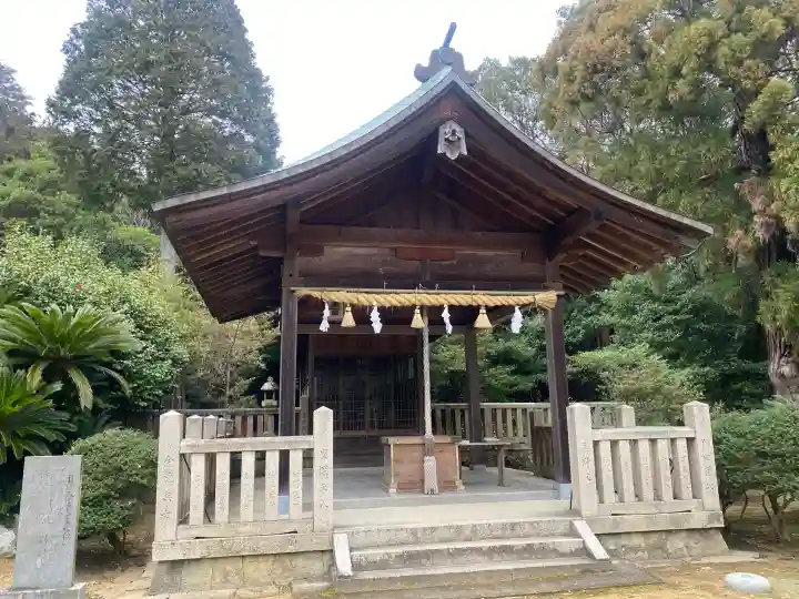 大和大圀魂神社の{uncategorized: "未分類", other: "その他", undefined: "問題あり", building: "その他建物", grave: "お墓", sacred_gate: "鳥居", guardian: "狛犬", statue: "像", buddha: "仏像", history: "歴史", nature: "自然", garden: "庭園", animal: "動物", pagoda: "塔", temizu: "手水舎", mountain_gate: "山門・神門", sanctuary: "本殿・本堂", subordinate: "末社・摂社", art: "芸術", scenery: "景色", jizo: "地蔵", ema: "絵馬", goshuin: "御朱印", omikuji: "おみくじ", items: "授与品その他", amulet: "お守り", goshuincho: "御朱印帳", eats: "食事", festival: "お祭り", votive_dance: "神楽", shichigosan: "七五三参", wedding: "結婚式", experience: "体験その他", initially: "初詣", around: "周辺", anti_infection: "感染症対策"}