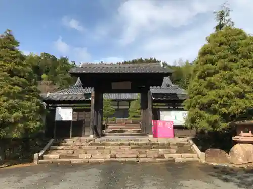 洞春寺の山門