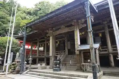 青岸渡寺の本殿・本堂
