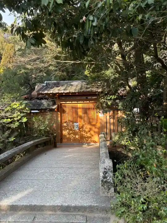 宇治上神社の{uncategorized: "未分類", other: "その他", undefined: "問題あり", building: "その他建物", grave: "お墓", sacred_gate: "鳥居", guardian: "狛犬", statue: "像", buddha: "仏像", history: "歴史", nature: "自然", garden: "庭園", animal: "動物", pagoda: "塔", temizu: "手水舎", mountain_gate: "山門・神門", sanctuary: "本殿・本堂", subordinate: "末社・摂社", art: "芸術", scenery: "景色", jizo: "地蔵", ema: "絵馬", goshuin: "御朱印", omikuji: "おみくじ", items: "授与品その他", amulet: "お守り", goshuincho: "御朱印帳", eats: "食事", festival: "お祭り", votive_dance: "神楽", shichigosan: "七五三参", wedding: "結婚式", experience: "体験その他", initially: "初詣", around: "周辺", anti_infection: "感染症対策"}