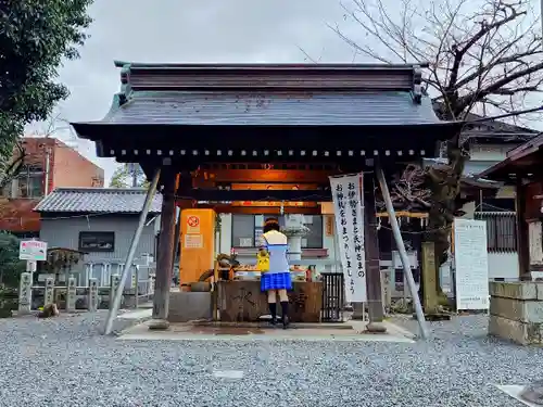 白山神社（二子町）の手水舎