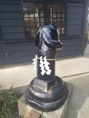 金山神社(若宮八幡宮境内社)の像