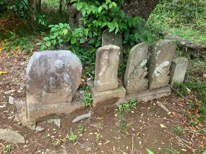耳守神社の{uncategorized: "未分類", other: "その他", undefined: "問題あり", building: "その他建物", grave: "お墓", sacred_gate: "鳥居", guardian: "狛犬", statue: "像", buddha: "仏像", history: "歴史", nature: "自然", garden: "庭園", animal: "動物", pagoda: "塔", temizu: "手水舎", mountain_gate: "山門・神門", sanctuary: "本殿・本堂", subordinate: "末社・摂社", art: "芸術", scenery: "景色", jizo: "地蔵", ema: "絵馬", goshuin: "御朱印", omikuji: "おみくじ", items: "授与品その他", amulet: "お守り", goshuincho: "御朱印帳", eats: "食事", festival: "お祭り", votive_dance: "神楽", shichigosan: "七五三参", wedding: "結婚式", experience: "体験その他", initially: "初詣", around: "周辺", anti_infection: "感染症対策"}