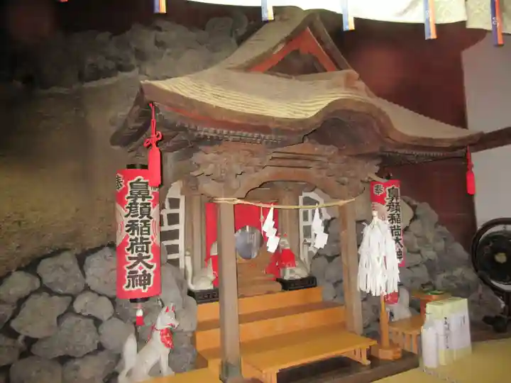 鼻顔稲荷神社の本殿・本堂