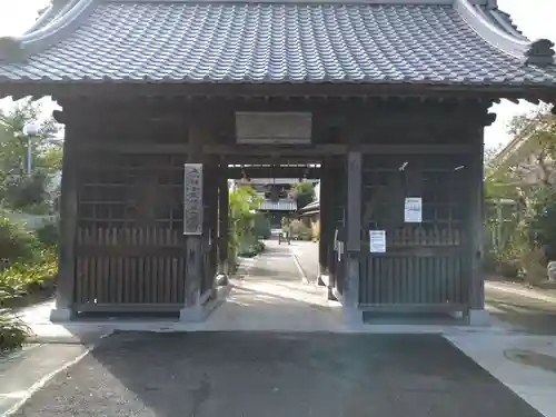 観音寺の山門