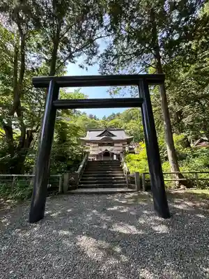 義經神社の鳥居