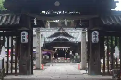 冠纓神社の山門・神門