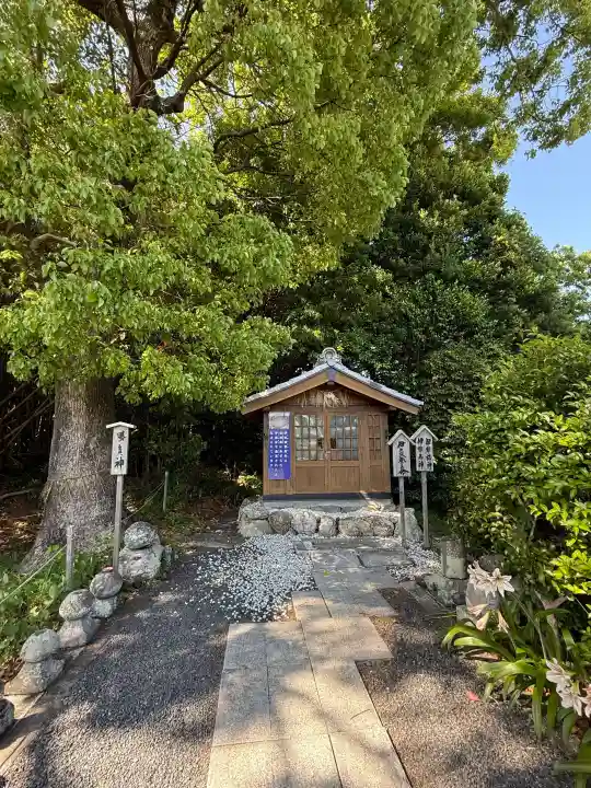 伊雜宮(皇大神宮別宮)の{uncategorized: "未分類", other: "その他", undefined: "問題あり", building: "その他建物", grave: "お墓", sacred_gate: "鳥居", guardian: "狛犬", statue: "像", buddha: "仏像", history: "歴史", nature: "自然", garden: "庭園", animal: "動物", pagoda: "塔", temizu: "手水舎", mountain_gate: "山門・神門", sanctuary: "本殿・本堂", subordinate: "末社・摂社", art: "芸術", scenery: "景色", jizo: "地蔵", ema: "絵馬", goshuin: "御朱印", omikuji: "おみくじ", items: "授与品その他", amulet: "お守り", goshuincho: "御朱印帳", eats: "食事", festival: "お祭り", votive_dance: "神楽", shichigosan: "七五三参", wedding: "結婚式", experience: "体験その他", initially: "初詣", around: "周辺", anti_infection: "感染症対策"}
