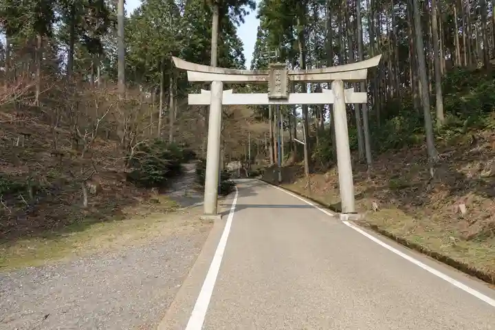 猿丸神社の鳥居