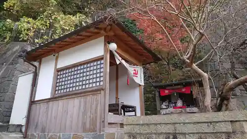 かかえ地蔵の本殿