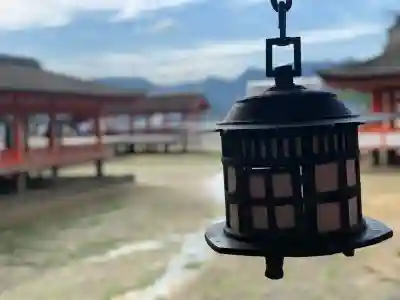 厳島神社の{uncategorized: "未分類", other: "その他", undefined: "問題あり", building: "その他建物", grave: "お墓", sacred_gate: "鳥居", guardian: "狛犬", statue: "像", buddha: "仏像", history: "歴史", nature: "自然", garden: "庭園", animal: "動物", pagoda: "塔", temizu: "手水舎", mountain_gate: "山門・神門", sanctuary: "本殿・本堂", subordinate: "末社・摂社", art: "芸術", scenery: "景色", jizo: "地蔵", ema: "絵馬", goshuin: "御朱印", omikuji: "おみくじ", items: "授与品その他", amulet: "お守り", goshuincho: "御朱印帳", eats: "食事", festival: "お祭り", votive_dance: "神楽", shichigosan: "七五三参", wedding: "結婚式", experience: "体験その他", initially: "初詣", around: "周辺", anti_infection: "感染症対策"}