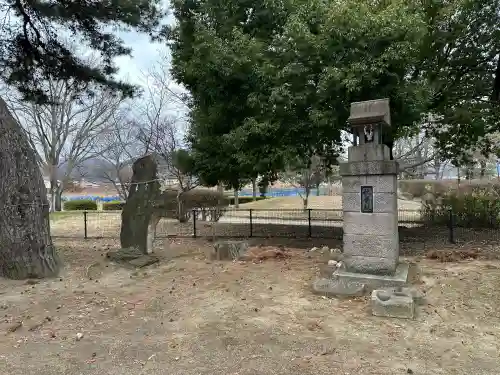 川中嶋斗賣神社の{uncategorized: "未分類", other: "その他", undefined: "問題あり", building: "その他建物", grave: "お墓", sacred_gate: "鳥居", guardian: "狛犬", statue: "像", buddha: "仏像", history: "歴史", nature: "自然", garden: "庭園", animal: "動物", pagoda: "塔", temizu: "手水舎", mountain_gate: "山門・神門", sanctuary: "本殿・本堂", subordinate: "末社・摂社", art: "芸術", scenery: "景色", jizo: "地蔵", ema: "絵馬", goshuin: "御朱印", omikuji: "おみくじ", items: "授与品その他", amulet: "お守り", goshuincho: "御朱印帳", eats: "食事", festival: "お祭り", votive_dance: "神楽", shichigosan: "七五三参", wedding: "結婚式", experience: "体験その他", initially: "初詣", around: "周辺", anti_infection: "感染症対策"}