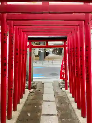 鐘塚稲荷神社の{uncategorized: "未分類", other: "その他", undefined: "問題あり", building: "その他建物", grave: "お墓", sacred_gate: "鳥居", guardian: "狛犬", statue: "像", buddha: "仏像", history: "歴史", nature: "自然", garden: "庭園", animal: "動物", pagoda: "塔", temizu: "手水舎", mountain_gate: "山門・神門", sanctuary: "本殿・本堂", subordinate: "末社・摂社", art: "芸術", scenery: "景色", jizo: "地蔵", ema: "絵馬", goshuin: "御朱印", omikuji: "おみくじ", items: "授与品その他", amulet: "お守り", goshuincho: "御朱印帳", eats: "食事", festival: "お祭り", votive_dance: "神楽", shichigosan: "七五三参", wedding: "結婚式", experience: "体験その他", initially: "初詣", around: "周辺", anti_infection: "感染症対策"}