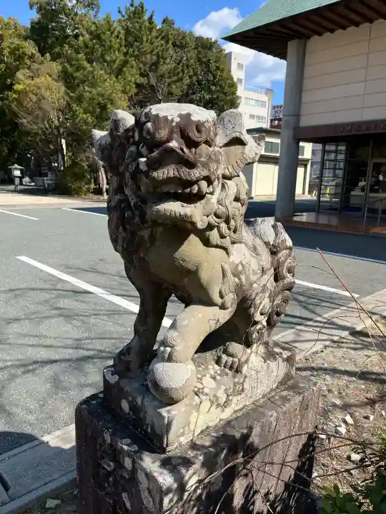 三重縣護國神社の{uncategorized: "未分類", other: "その他", undefined: "問題あり", building: "その他建物", grave: "お墓", sacred_gate: "鳥居", guardian: "狛犬", statue: "像", buddha: "仏像", history: "歴史", nature: "自然", garden: "庭園", animal: "動物", pagoda: "塔", temizu: "手水舎", mountain_gate: "山門・神門", sanctuary: "本殿・本堂", subordinate: "末社・摂社", art: "芸術", scenery: "景色", jizo: "地蔵", ema: "絵馬", goshuin: "御朱印", omikuji: "おみくじ", items: "授与品その他", amulet: "お守り", goshuincho: "御朱印帳", eats: "食事", festival: "お祭り", votive_dance: "神楽", shichigosan: "七五三参", wedding: "結婚式", experience: "体験その他", initially: "初詣", around: "周辺", anti_infection: "感染症対策"}