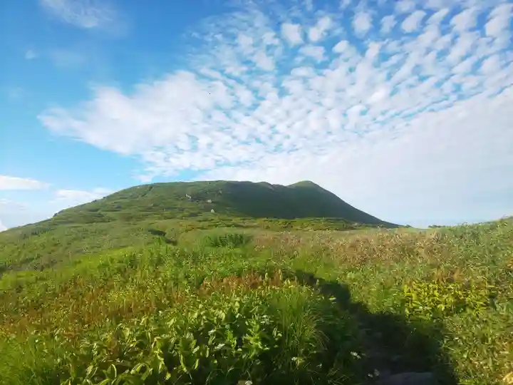 月山神社本宮の周辺