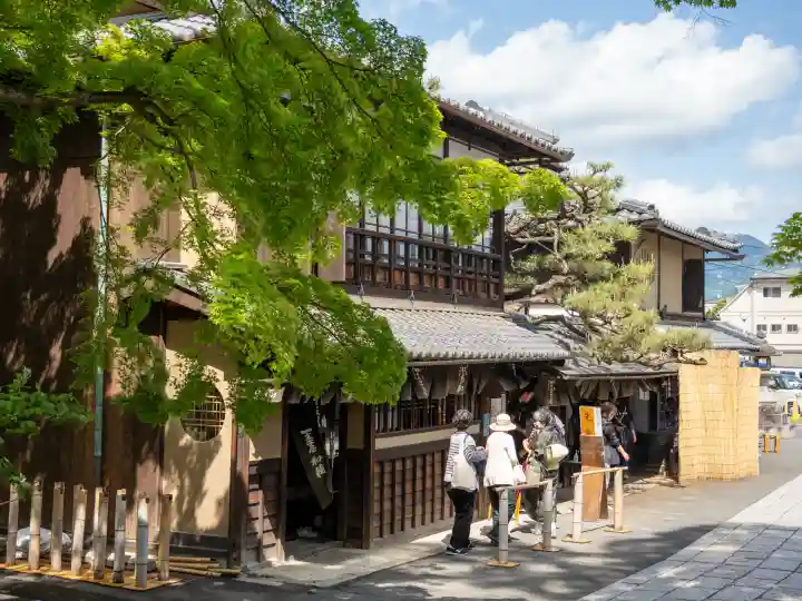 今宮神社の{uncategorized: "未分類", other: "その他", undefined: "問題あり", building: "その他建物", grave: "お墓", sacred_gate: "鳥居", guardian: "狛犬", statue: "像", buddha: "仏像", history: "歴史", nature: "自然", garden: "庭園", animal: "動物", pagoda: "塔", temizu: "手水舎", mountain_gate: "山門・神門", sanctuary: "本殿・本堂", subordinate: "末社・摂社", art: "芸術", scenery: "景色", jizo: "地蔵", ema: "絵馬", goshuin: "御朱印", omikuji: "おみくじ", items: "授与品その他", amulet: "お守り", goshuincho: "御朱印帳", eats: "食事", festival: "お祭り", votive_dance: "神楽", shichigosan: "七五三参", wedding: "結婚式", experience: "体験その他", initially: "初詣", around: "周辺", anti_infection: "感染症対策"}