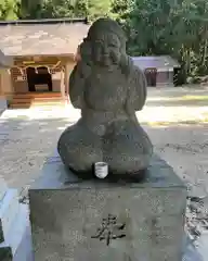 三所神社の像