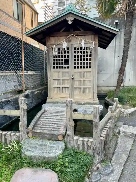 下落合弁財天の{uncategorized: "未分類", other: "その他", undefined: "問題あり", building: "その他建物", grave: "お墓", sacred_gate: "鳥居", guardian: "狛犬", statue: "像", buddha: "仏像", history: "歴史", nature: "自然", garden: "庭園", animal: "動物", pagoda: "塔", temizu: "手水舎", mountain_gate: "山門・神門", sanctuary: "本殿・本堂", subordinate: "末社・摂社", art: "芸術", scenery: "景色", jizo: "地蔵", ema: "絵馬", goshuin: "御朱印", omikuji: "おみくじ", items: "授与品その他", amulet: "お守り", goshuincho: "御朱印帳", eats: "食事", festival: "お祭り", votive_dance: "神楽", shichigosan: "七五三参", wedding: "結婚式", experience: "体験その他", initially: "初詣", around: "周辺", anti_infection: "感染症対策"}