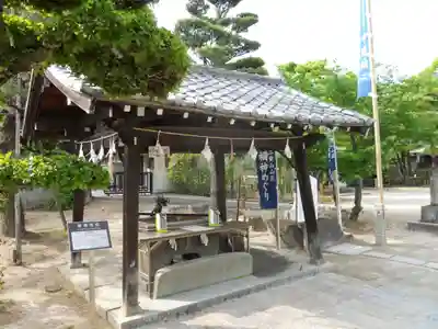 鶴羽根神社の手水舎