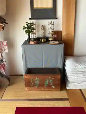 凉樹院の{uncategorized: "未分類", other: "その他", undefined: "問題あり", building: "その他建物", grave: "お墓", sacred_gate: "鳥居", guardian: "狛犬", statue: "像", buddha: "仏像", history: "歴史", nature: "自然", garden: "庭園", animal: "動物", pagoda: "塔", temizu: "手水舎", mountain_gate: "山門・神門", sanctuary: "本殿・本堂", subordinate: "末社・摂社", art: "芸術", scenery: "景色", jizo: "地蔵", ema: "絵馬", goshuin: "御朱印", omikuji: "おみくじ", items: "授与品その他", amulet: "お守り", goshuincho: "御朱印帳", eats: "食事", festival: "お祭り", votive_dance: "神楽", shichigosan: "七五三参", wedding: "結婚式", experience: "体験その他", initially: "初詣", around: "周辺", anti_infection: "感染症対策"}