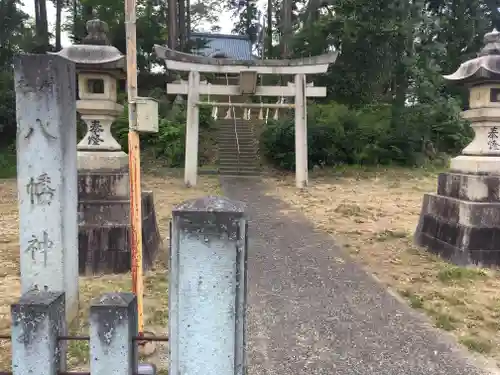 八幡神社（兜山古墳）の鳥居