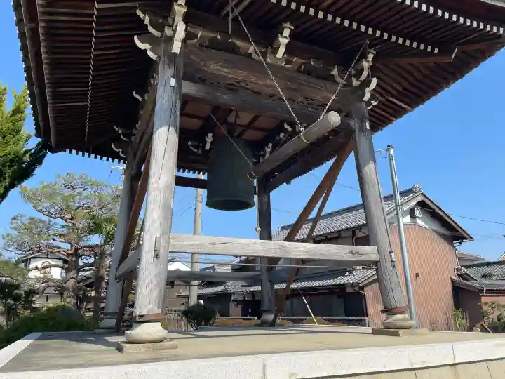 徳善寺の{uncategorized: "未分類", other: "その他", undefined: "問題あり", building: "その他建物", grave: "お墓", sacred_gate: "鳥居", guardian: "狛犬", statue: "像", buddha: "仏像", history: "歴史", nature: "自然", garden: "庭園", animal: "動物", pagoda: "塔", temizu: "手水舎", mountain_gate: "山門・神門", sanctuary: "本殿・本堂", subordinate: "末社・摂社", art: "芸術", scenery: "景色", jizo: "地蔵", ema: "絵馬", goshuin: "御朱印", omikuji: "おみくじ", items: "授与品その他", amulet: "お守り", goshuincho: "御朱印帳", eats: "食事", festival: "お祭り", votive_dance: "神楽", shichigosan: "七五三参", wedding: "結婚式", experience: "体験その他", initially: "初詣", around: "周辺", anti_infection: "感染症対策"}