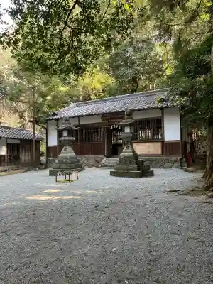 天香山神社の{uncategorized: "未分類", other: "その他", undefined: "問題あり", building: "その他建物", grave: "お墓", sacred_gate: "鳥居", guardian: "狛犬", statue: "像", buddha: "仏像", history: "歴史", nature: "自然", garden: "庭園", animal: "動物", pagoda: "塔", temizu: "手水舎", mountain_gate: "山門・神門", sanctuary: "本殿・本堂", subordinate: "末社・摂社", art: "芸術", scenery: "景色", jizo: "地蔵", ema: "絵馬", goshuin: "御朱印", omikuji: "おみくじ", items: "授与品その他", amulet: "お守り", goshuincho: "御朱印帳", eats: "食事", festival: "お祭り", votive_dance: "神楽", shichigosan: "七五三参", wedding: "結婚式", experience: "体験その他", initially: "初詣", around: "周辺", anti_infection: "感染症対策"}