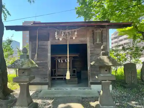 榴岡天満宮の{uncategorized: "未分類", other: "その他", undefined: "問題あり", building: "その他建物", grave: "お墓", sacred_gate: "鳥居", guardian: "狛犬", statue: "像", buddha: "仏像", history: "歴史", nature: "自然", garden: "庭園", animal: "動物", pagoda: "塔", temizu: "手水舎", mountain_gate: "山門・神門", sanctuary: "本殿・本堂", subordinate: "末社・摂社", art: "芸術", scenery: "景色", jizo: "地蔵", ema: "絵馬", goshuin: "御朱印", omikuji: "おみくじ", items: "授与品その他", amulet: "お守り", goshuincho: "御朱印帳", eats: "食事", festival: "お祭り", votive_dance: "神楽", shichigosan: "七五三参", wedding: "結婚式", experience: "体験その他", initially: "初詣", around: "周辺", anti_infection: "感染症対策"}
