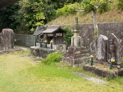 根聖院の{uncategorized: "未分類", other: "その他", undefined: "問題あり", building: "その他建物", grave: "お墓", sacred_gate: "鳥居", guardian: "狛犬", statue: "像", buddha: "仏像", history: "歴史", nature: "自然", garden: "庭園", animal: "動物", pagoda: "塔", temizu: "手水舎", mountain_gate: "山門・神門", sanctuary: "本殿・本堂", subordinate: "末社・摂社", art: "芸術", scenery: "景色", jizo: "地蔵", ema: "絵馬", goshuin: "御朱印", omikuji: "おみくじ", items: "授与品その他", amulet: "お守り", goshuincho: "御朱印帳", eats: "食事", festival: "お祭り", votive_dance: "神楽", shichigosan: "七五三参", wedding: "結婚式", experience: "体験その他", initially: "初詣", around: "周辺", anti_infection: "感染症対策"}