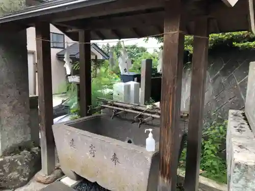 飯縄神社 里宮（皇足穂命神社）の手水舎