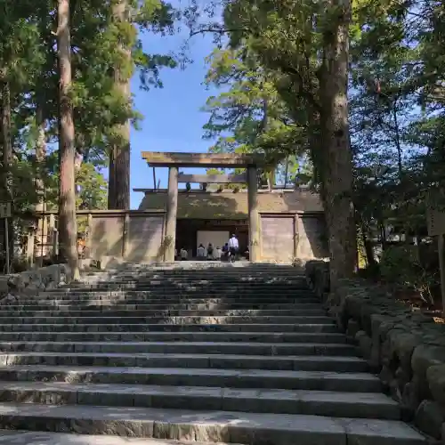伊勢神宮内宮（皇大神宮）の{uncategorized: "未分類", other: "その他", undefined: "問題あり", building: "その他建物", grave: "お墓", sacred_gate: "鳥居", guardian: "狛犬", statue: "像", buddha: "仏像", history: "歴史", nature: "自然", garden: "庭園", animal: "動物", pagoda: "塔", temizu: "手水舎", mountain_gate: "山門・神門", sanctuary: "本殿・本堂", subordinate: "末社・摂社", art: "芸術", scenery: "景色", jizo: "地蔵", ema: "絵馬", goshuin: "御朱印", omikuji: "おみくじ", items: "授与品その他", amulet: "お守り", goshuincho: "御朱印帳", eats: "食事", festival: "お祭り", votive_dance: "神楽", shichigosan: "七五三参", wedding: "結婚式", experience: "体験その他", initially: "初詣", around: "周辺", anti_infection: "感染症対策"}