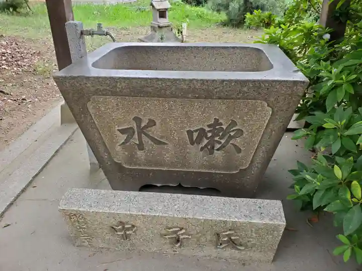 三社神社の手水舎